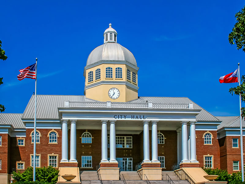 city hall municipal building in daytime